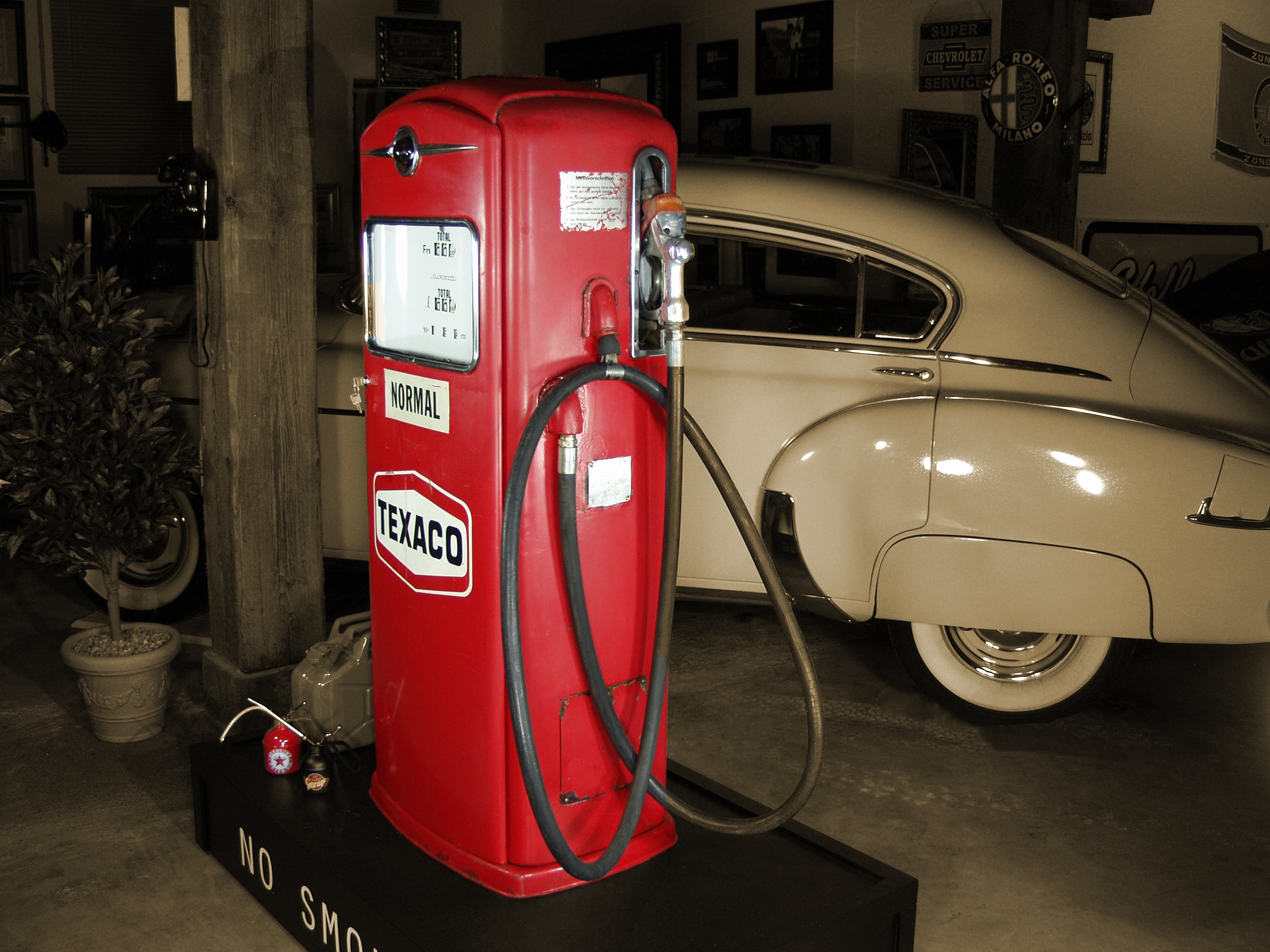 https://www.old-vintage-garage.de/fileadmin/cars_more/Zapfsaeule_Texaco/Bennett-21-Old-Vintage-Garage-Zapfsaeule-Texaco-Benzin-Bennet-1957-Modell966-vintage-gas-pump-Tanksaeule-tankstelle-50er-oldtimersammlung.jpg